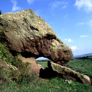 Caratteristica roccia con vista sui menhir