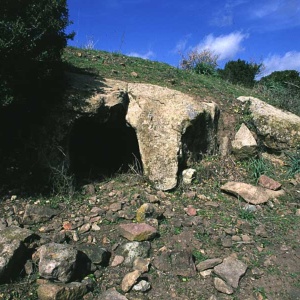 Sa Sedda 'e s'aurras, ingresso di domus de janas