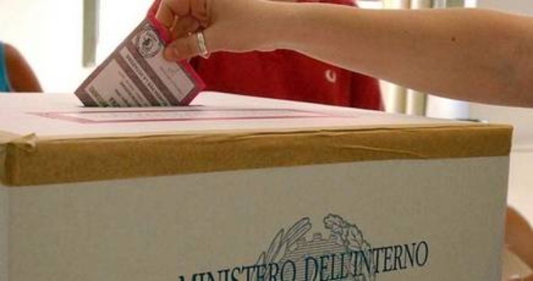 Apertura degli uffici comunali  per il rilascio delle tessere elettorali