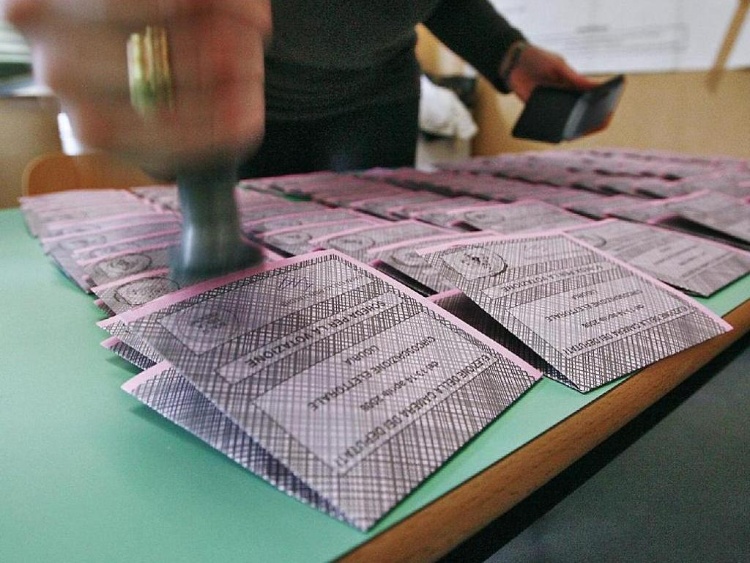 Elettori residenti all'estero - esercizio di opzione per il voto in Italia